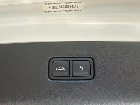 Certified 2025 Genesis GV80 2.5T Advanced AWD/4WD image 28