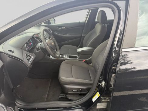 Used 2017 Chevrolet Cruze LT w/ Convenience Package FWD image 10