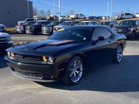 Used 2021 Dodge Challenger SXT w/ Plus Package image 7