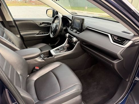 Used 2022 Toyota RAV4 XLE Premium image 13