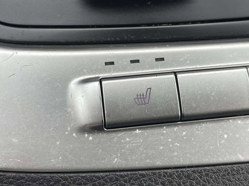 Used 2025 Kia Carnival FWD image 24