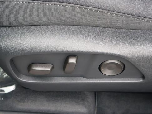 New 2026 Chevrolet Equinox LT w/ Convenience Package II FWD image 16