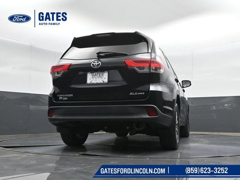 Used 2019 Toyota Highlander XLE AWD/4WD image 42
