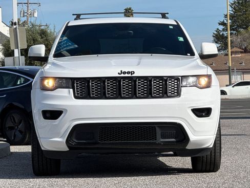 Used 2018 Jeep Grand Cherokee Altitude image 5