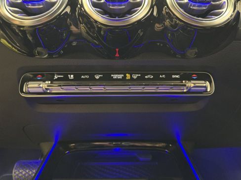 Certified 2025 Mercedes-Benz GLB 250 image 17