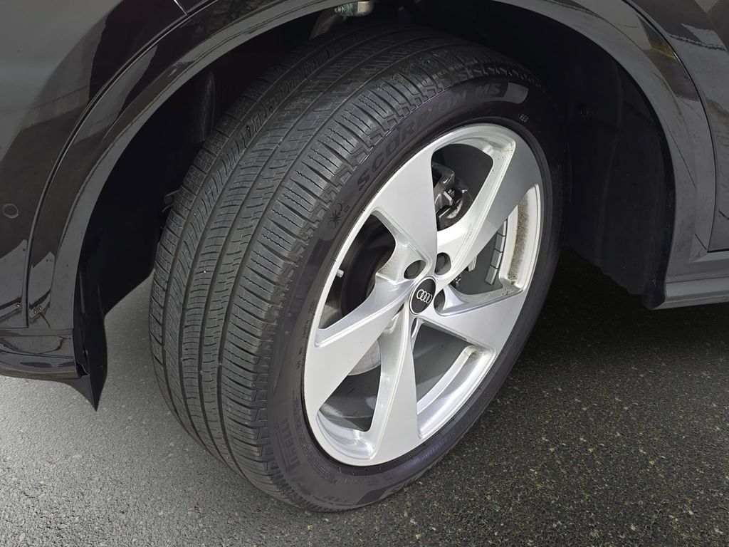 Used 2025 Audi Q5 Premium Plus w/ Premium Plus AWD/4WD image 35