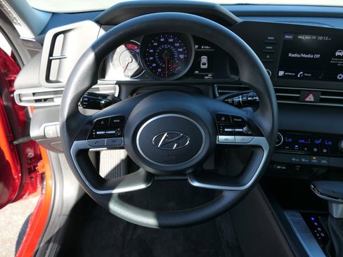 Certified 2023 Hyundai Elantra SEL image 17