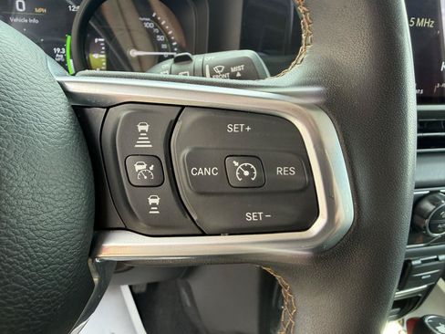 Used 2024 Jeep Wrangler Unlimited Sahara AWD/4WD image 27