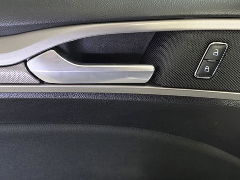 Used 2019 Ford Fusion SE image 25