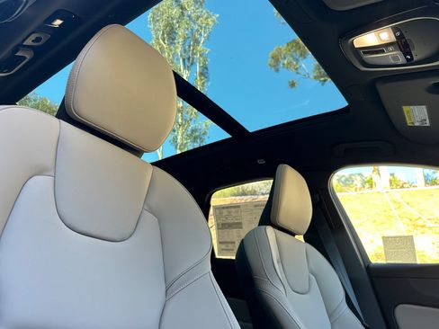 New 2026 Volvo XC60 T8 Plus w/ Climate Package AWD/4WD image 13
