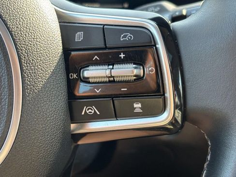 Used 2024 Kia Sorento EX w/ Panoramic Sunroof Package FWD image 19