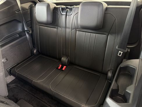 Certified 2024 Volkswagen Tiguan SE R-Line FWD image 33