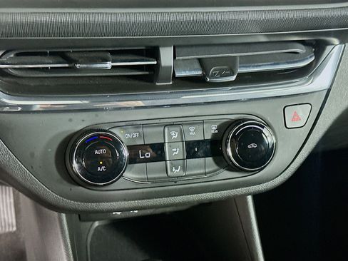 Used 2025 Buick Envista Preferred image 23