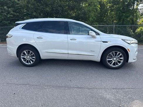 Used 2022 Buick Enclave Avenir w/ Avenir Technology Package FWD image 4