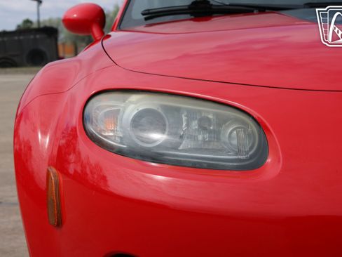 Used 2006 MAZDA MX-5 Miata Sport RWD image 34