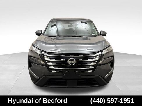 Used 2024 Nissan Rogue SV AWD/4WD image 2