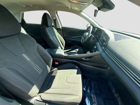 Used 2023 Hyundai Elantra SEL FWD image 28