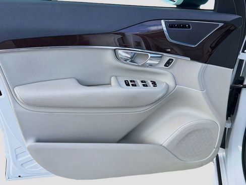 Used 2018 Volvo XC90 T6 Momentum w/ Convenience Package image 23