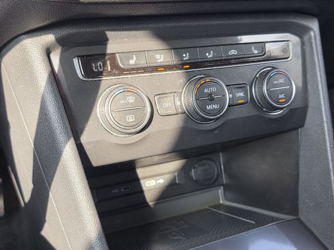 Used 2021 Volkswagen Tiguan SEL AWD/4WD image 17