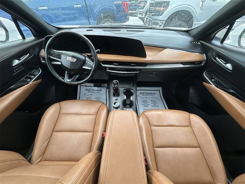 Used 2024 Cadillac XT4 Premium Luxury image 7