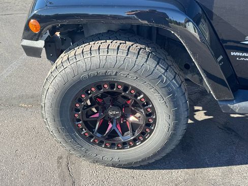 Used 2018 Jeep Wrangler Unlimited Sahara AWD/4WD image 6