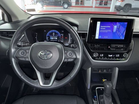 Used 2023 Toyota Corolla Cross XLE w/ Convenience Package AWD/4WD image 16