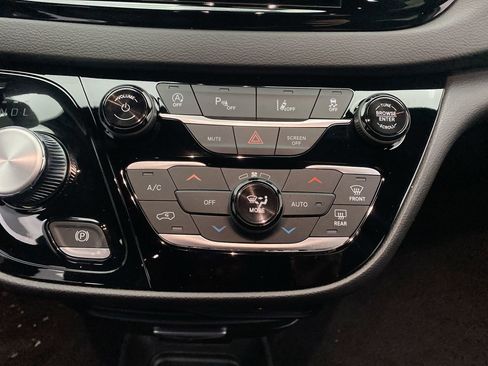 New 2026 Chrysler Voyager LX image 19