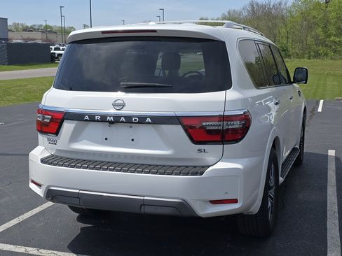 Used 2024 Nissan Armada SL w/ Captain's Chairs Package image 2