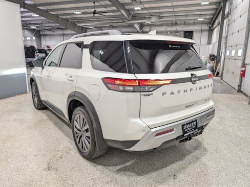 Used 2023 Nissan Pathfinder SL AWD/4WD image 5