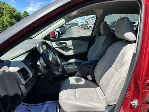 Used 2025 Nissan Rogue SV AWD/4WD image 9