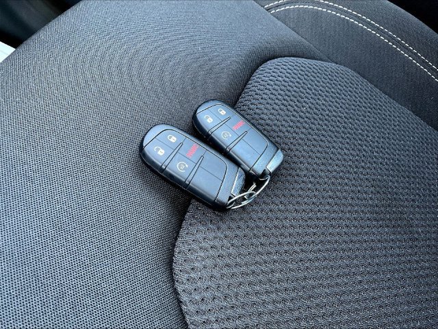 Used 2023 Jeep Renegade Altitude AWD/4WD image 34