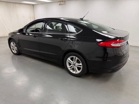 Used 2018 Ford Fusion SE w/ Fusion SE Technology Package FWD image 3