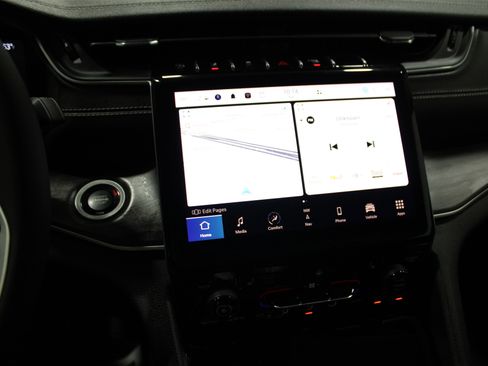 Used 2023 Jeep Grand Cherokee Limited w/ Black Appearance Package image 16