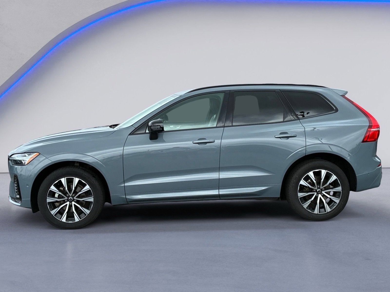 Used 2024 Volvo XC60 B5 Plus AWD/4WD image 7