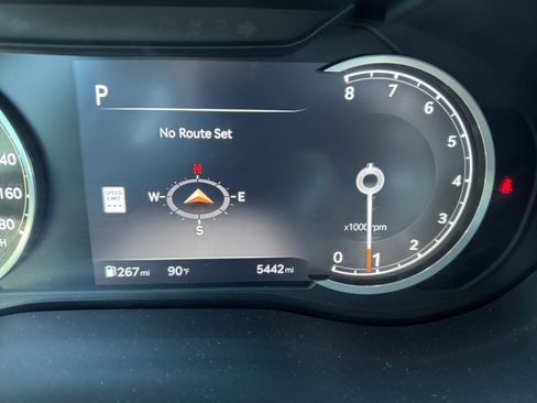 Used 2025 Genesis G70 3.3T Advanced image 11