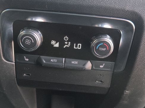 Used 2025 GMC Yukon XL Denali AWD/4WD image 31