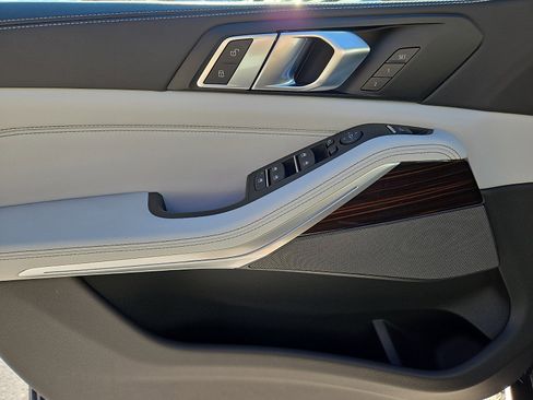 Used 2026 BMW X5 xDrive40i w/ Premium Package image 12