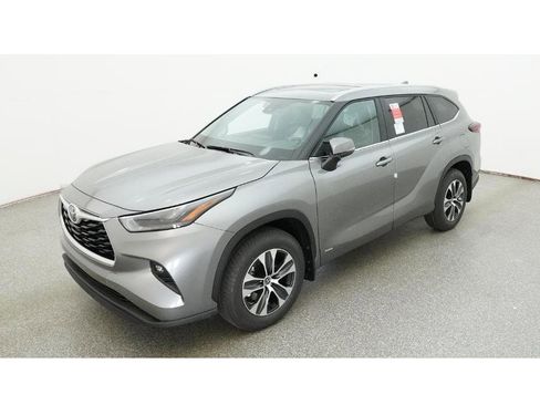 New 2026 Toyota Highlander XLE image 1