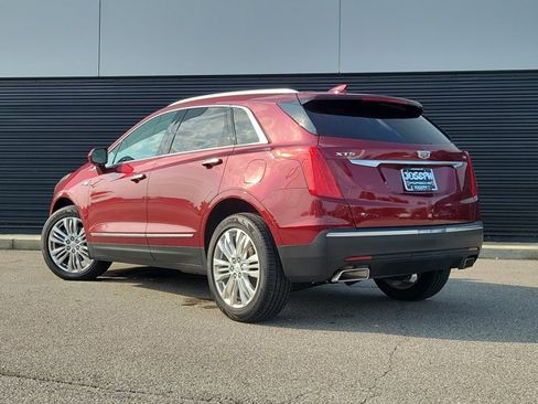 Used 2017 Cadillac XT5 Premium Luxury FWD image 2
