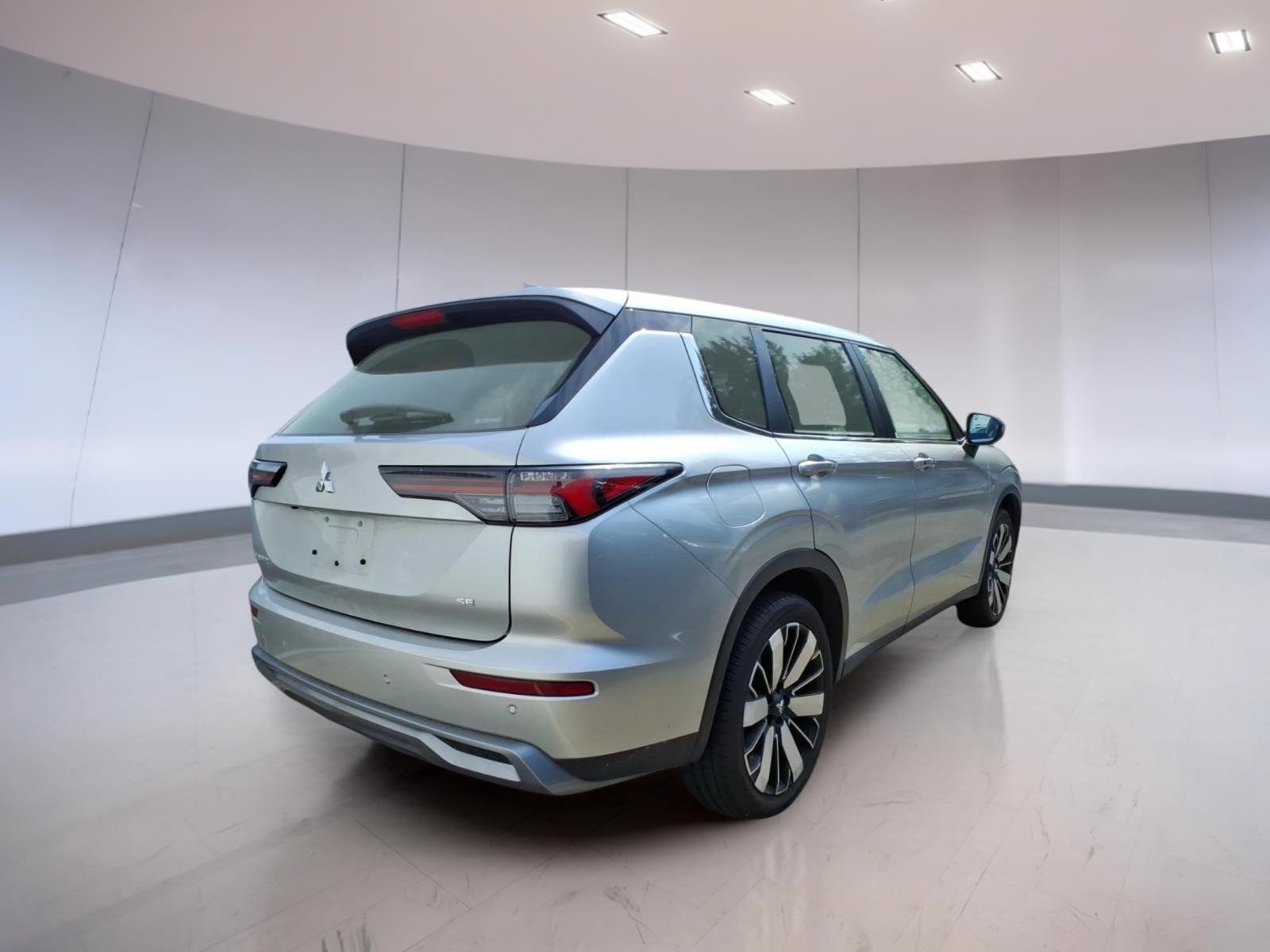 Used 2025 Mitsubishi Outlander SE AWD/4WD image 4