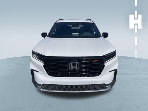 Used 2023 Honda Pilot TrailSport image 3