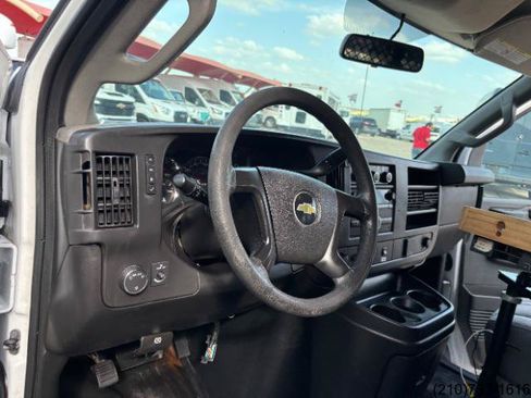 Used 2016 Chevrolet Express 2500 RWD image 16