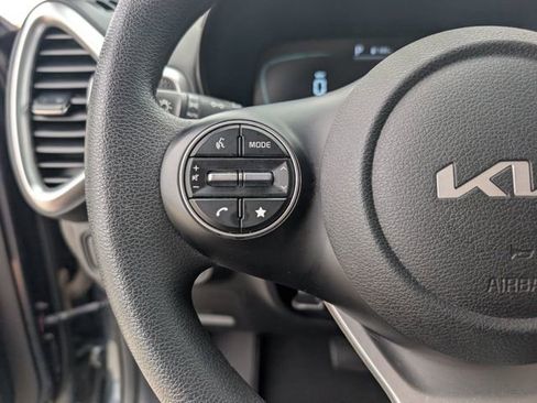 Used 2023 Kia Soul LX w/ LX Technology Package FWD image 13
