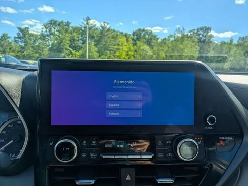 Used 2023 Toyota Highlander XLE AWD/4WD image 26