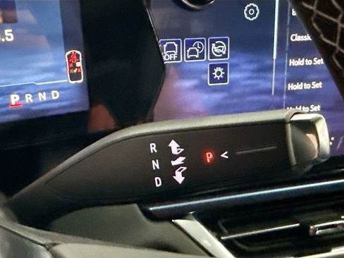 New 2026 Chevrolet Equinox EV LT image 18