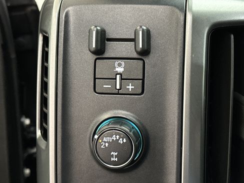 Used 2018 Chevrolet Silverado 1500 LT w/ All Star Edition AWD/4WD image 36