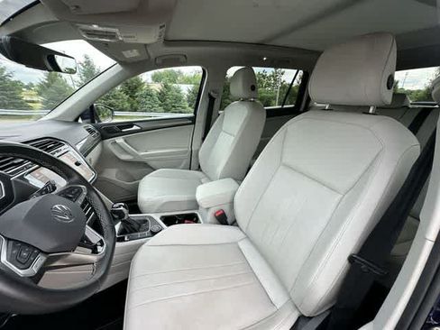 Used 2022 Volkswagen Tiguan SE AWD/4WD image 16