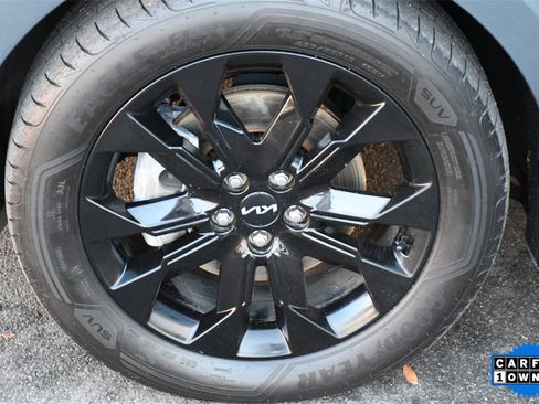 Used 2022 Kia Carnival SX Prestige image 6