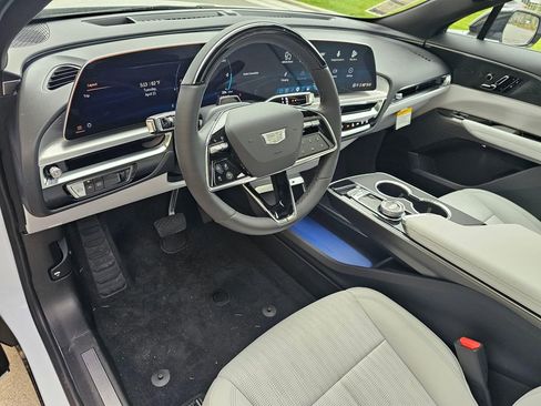 New 2026 Cadillac Lyriq Sport w/ LPO, Floor Liner Package AWD/4WD image 19
