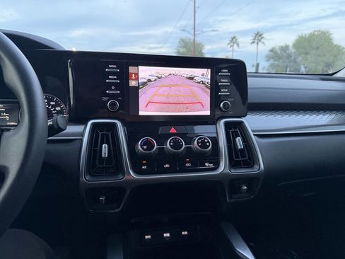 Used 2023 Kia Sorento LX image 21